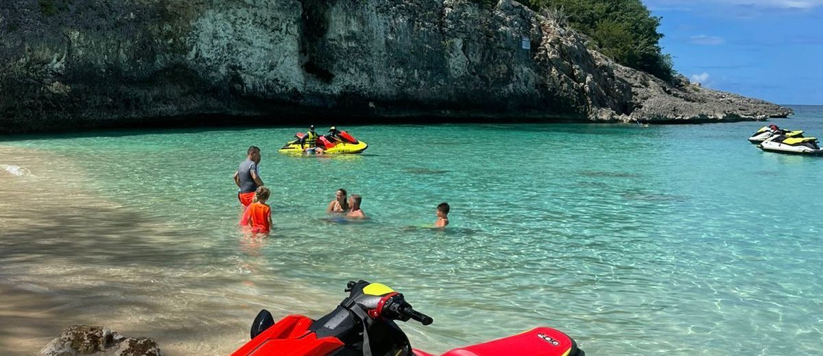 Tour Privé, Souvenirs Uniques : Une Expérience Personnalisée à Saint-Martin
