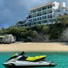 Jet-ski-devant-l'hotel-La-Samanna